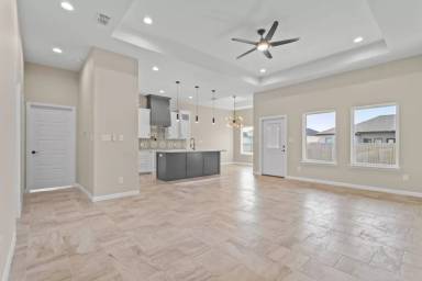 Main picture of 325 Janet Cir N