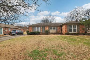 Main picture of 400 Adamwood Dr