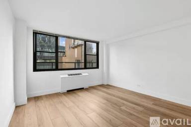 Main picture of 325 W 57th St New York, NY 10019