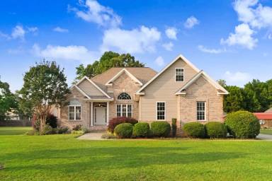 Main picture of 105 Redfield Pl