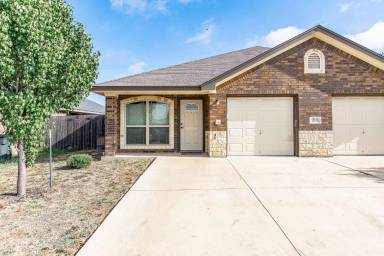 Main picture of 502 Sladecek Dr