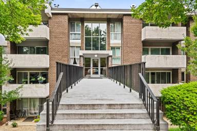 Main picture of 2403 Charlemagne Cir