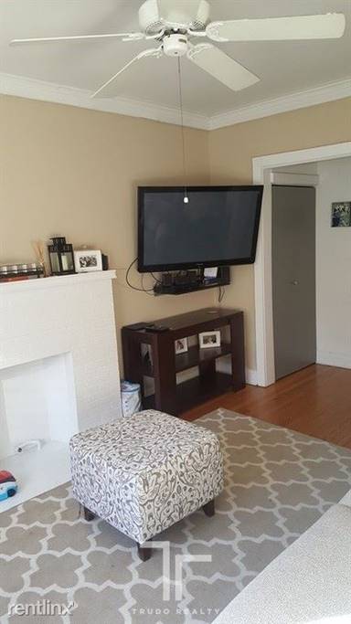 Main picture of 3720 N Sheffield Ave