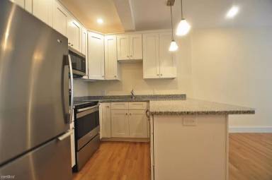Main picture of 877 Beacon St