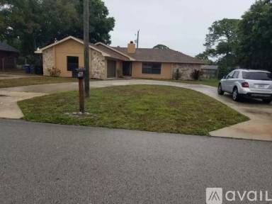 Main picture of 2400 Valencia Ave