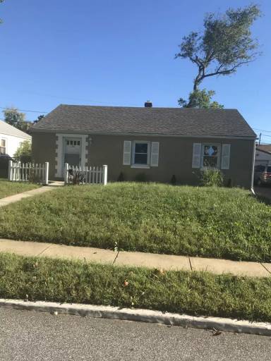 Main picture of 32 Scarlet Ave