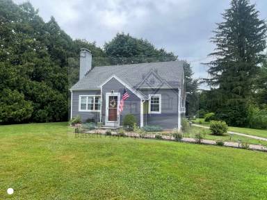 Main picture of 960 Wolf Hill Rd