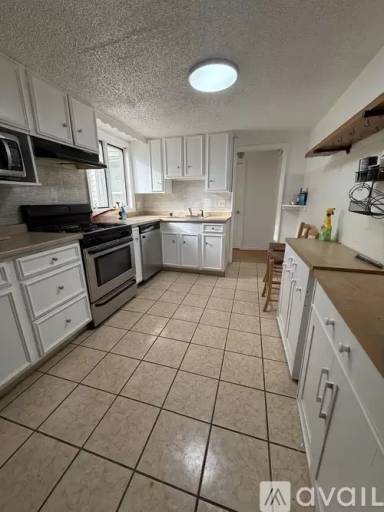 Main picture of 879 Salem St