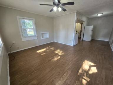 Main picture of 548 S Edwards Ave
