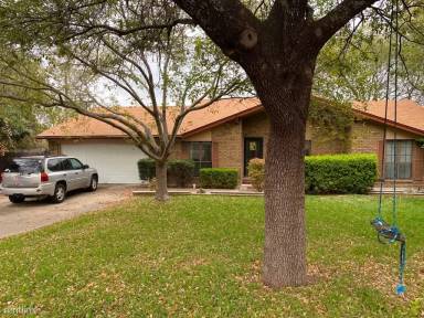 Main picture of 1605 Tanglewood Dr