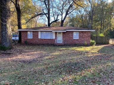 Main picture of 701 Cooper Rd