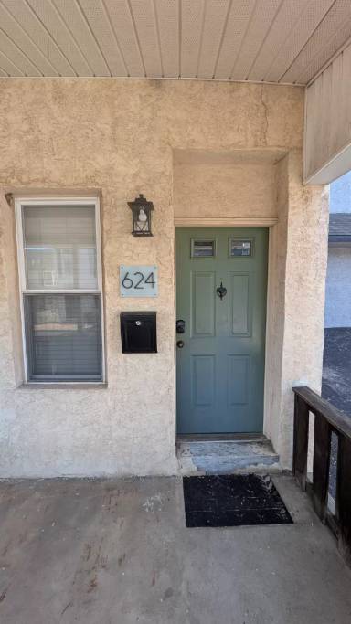 Main picture of 624 E Hector St