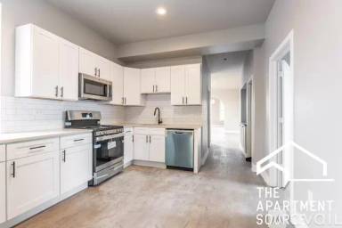 Main picture of 3237 W Armitage Ave