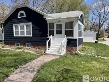 Main picture of 1012 Grand Ave