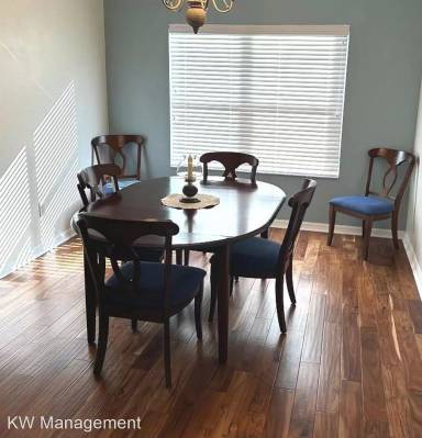 Main picture of 736 Castleberry Cir