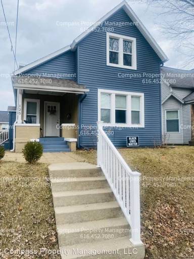 Main picture of 131 Diamond Ave SE