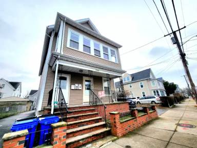 Main picture of 398 Charles St