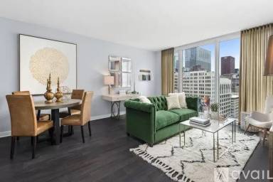 Main picture of 26 W Randolph St