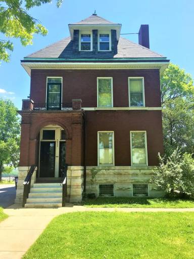 Main picture of 4832 S Broadway