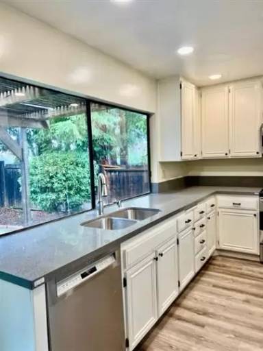 Main picture of 753 Bramble Ct