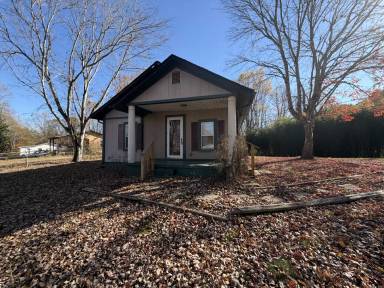 Main picture of 651 New Brickyard Rd