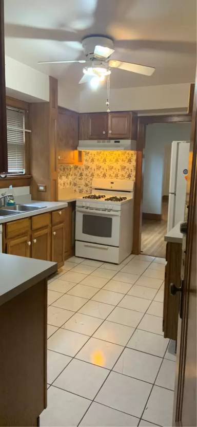 Main picture of 720 W Grove Ave