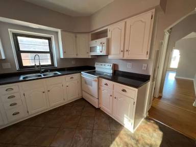 Main picture of 5748 Tholozan Ave