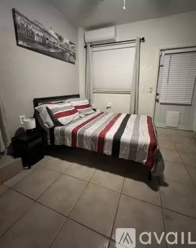 Main picture of 900 NE 85th St