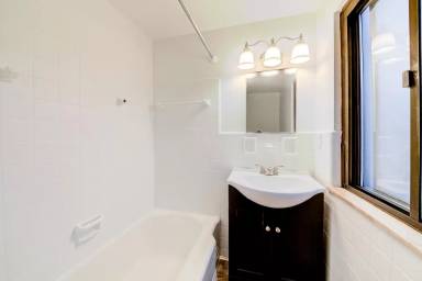 Main picture of 2837 Spring St