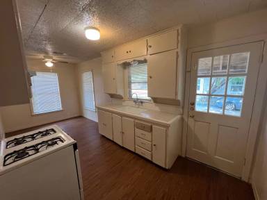 Main picture of 405 W Congress St