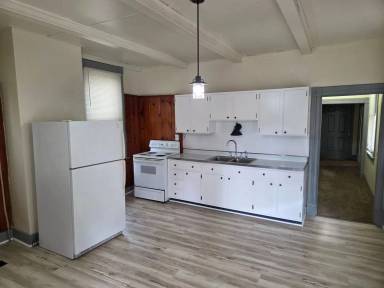 Main picture of 146 W 2nd St