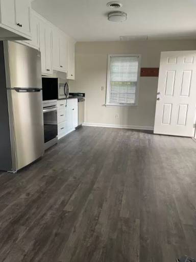 Main picture of 102 Raleigh St