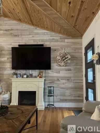 Main picture of 807 N Matanzas Ave