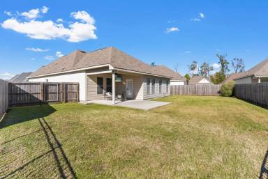 Main picture of 6374 Lake Edge Dr