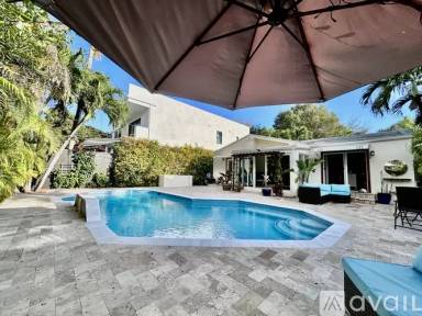 Main picture of 2359 SW 23rd St