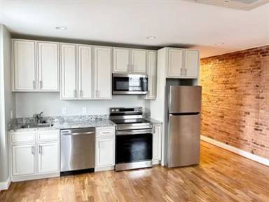 Main picture of 2843 N Calvert St