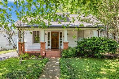 Main picture of 4808 Indiana Ave