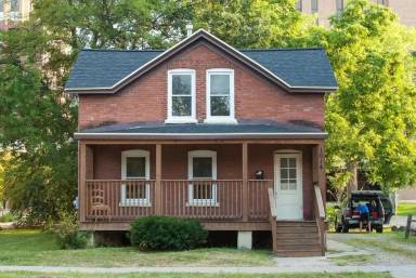 Main picture of 1014 W Dayton St