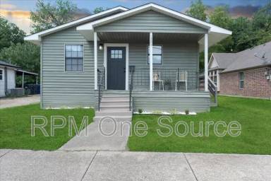 Main picture of 1505 N College St