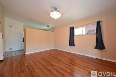 Main picture of 906 S Marengo Ave