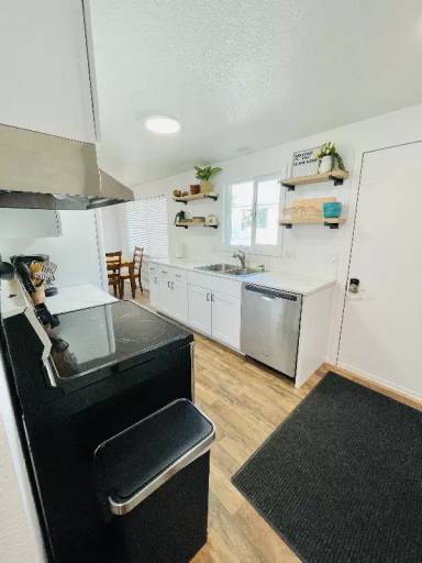 Main picture of 405 N Clarendon St
