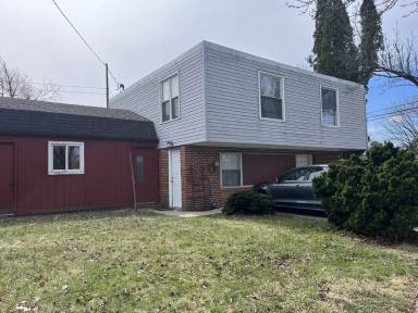 Main picture of 121 N York St