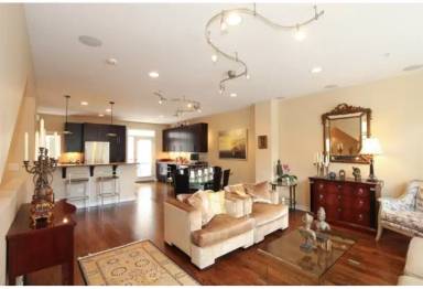Main picture of 2335 S Wabash Ave