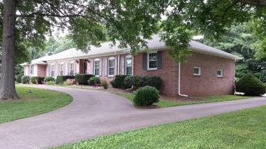 Main picture of 310 Robinhood Rd