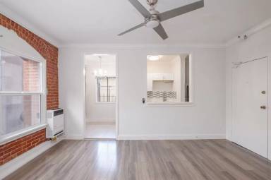 Main picture of 238 S Mariposa Ave