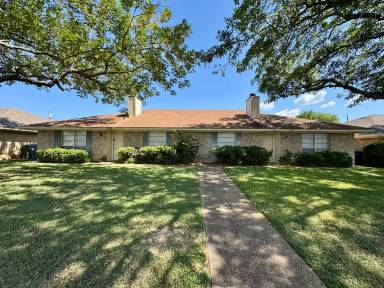 Main picture of 1404 Chapel Ridge Rd