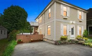 Main picture of 415 Robinson Ave