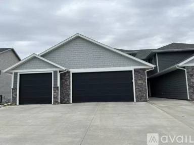 Main picture of 2721 W Oak Hill Dr