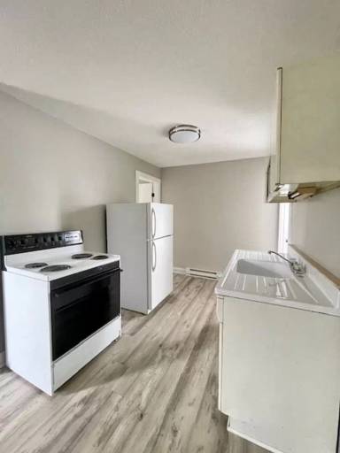 Main picture of 103 1/2 W Congress St