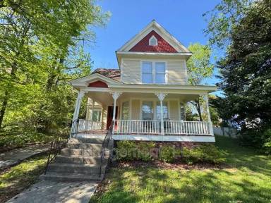 Main picture of 706 Walker Ave